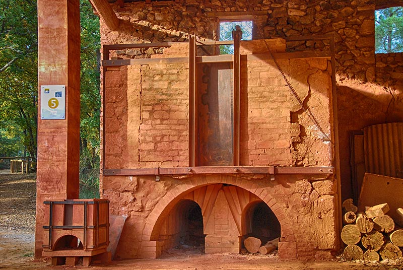 le concervatoire des Ocres ancienne usine mathieu à Roussillon
